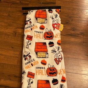 Peanuts 50x60 Snoopy/ Woodstock Halloween Blanket